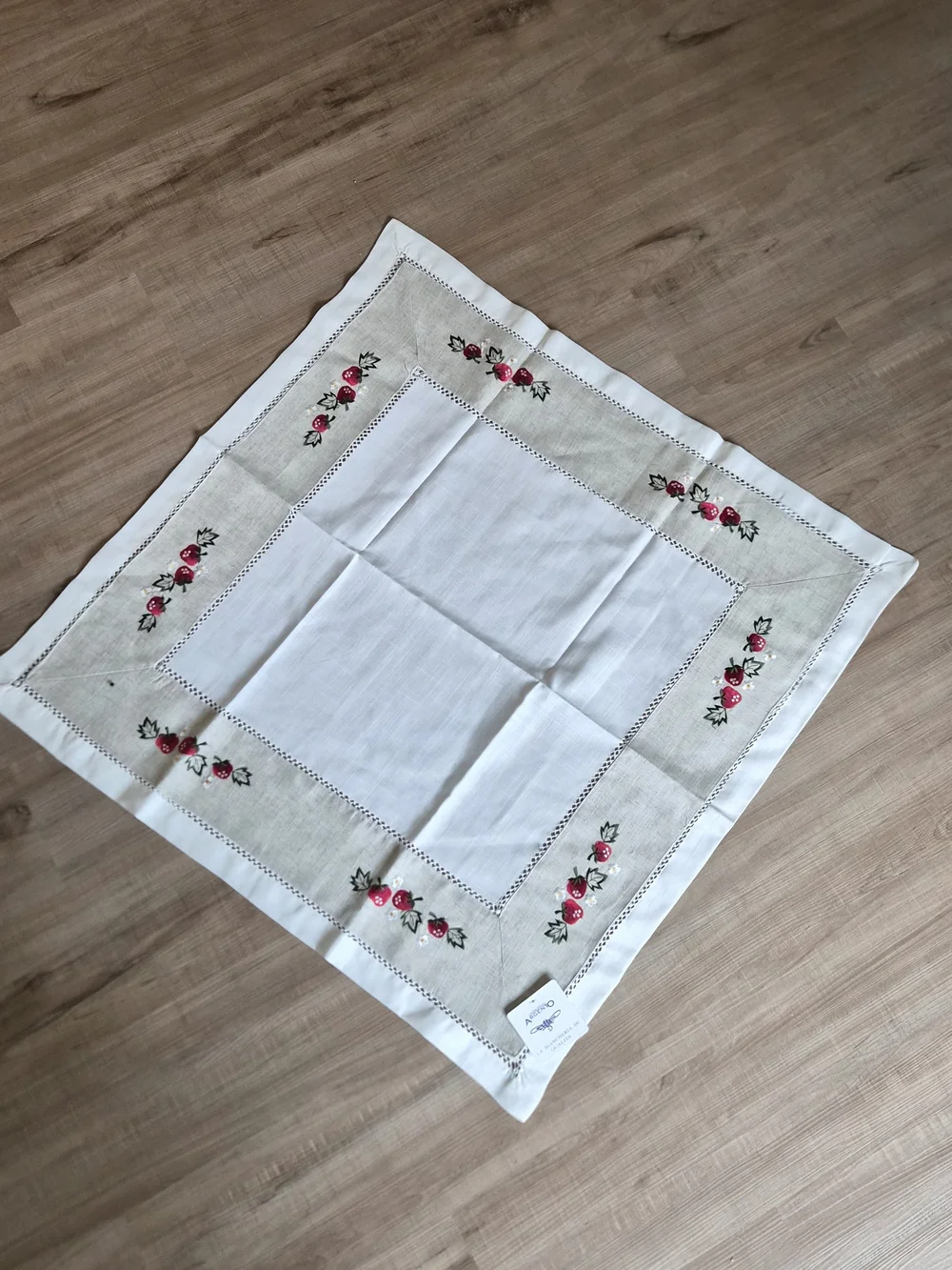Vintage Embroidered Tablecloth Bundle – Set of 4 (Bonus Melbourne Souvenir Table